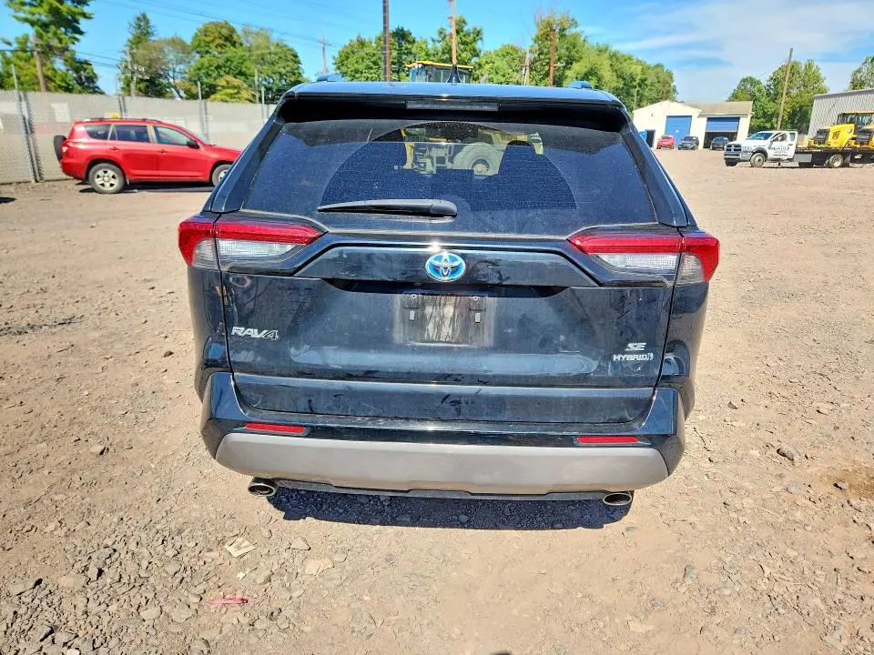 2022 TOYOTA RAV4 SE  
