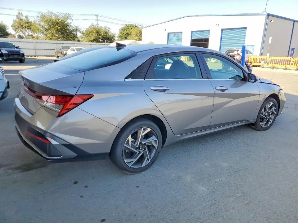 2025 HYUNDAI ELANTRA SEL  