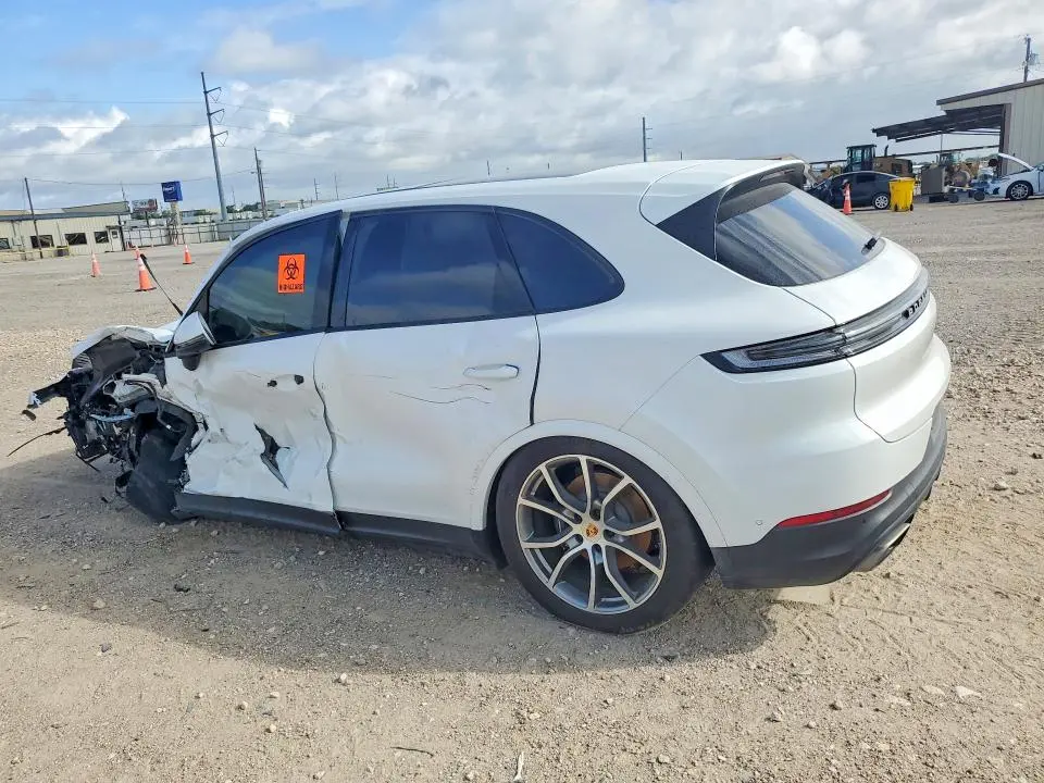 2024 PORSCHE CAYENNE   