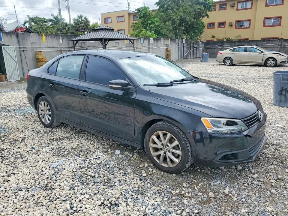 2012 VOLKSWAGEN JETTA SE  