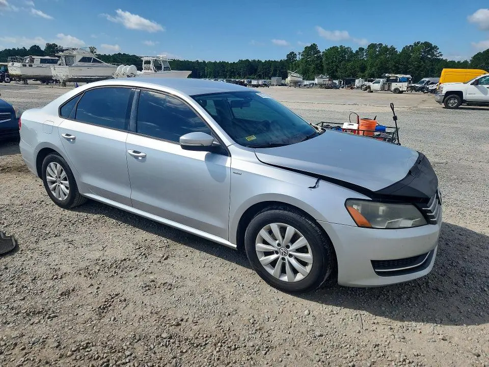 2013 VOLKSWAGEN PASSAT S  