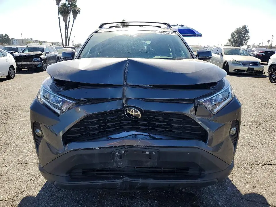 2021 TOYOTA RAV4 XLE  