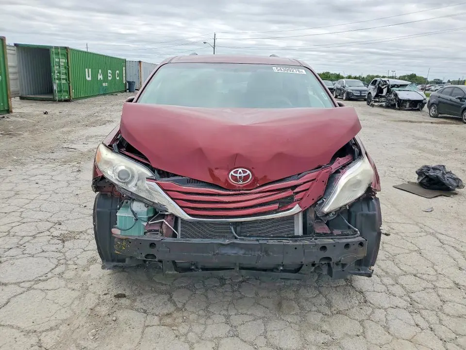 2016 TOYOTA SIENNA LE  