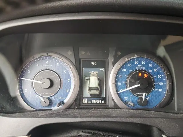 2017 TOYOTA SIENNA XLE  