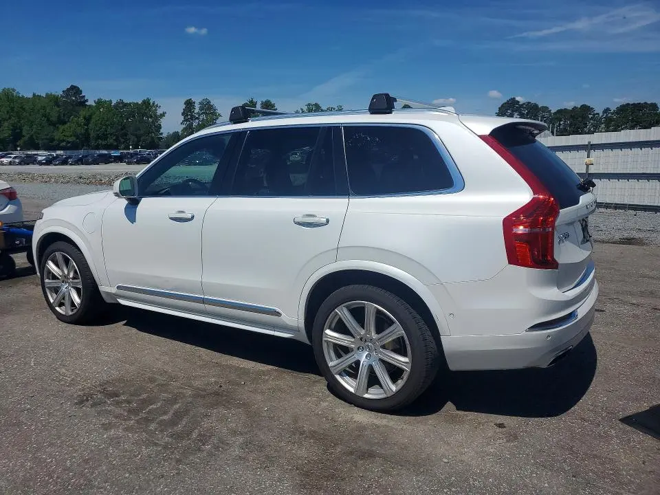 2017 VOLVO XC90 T8  