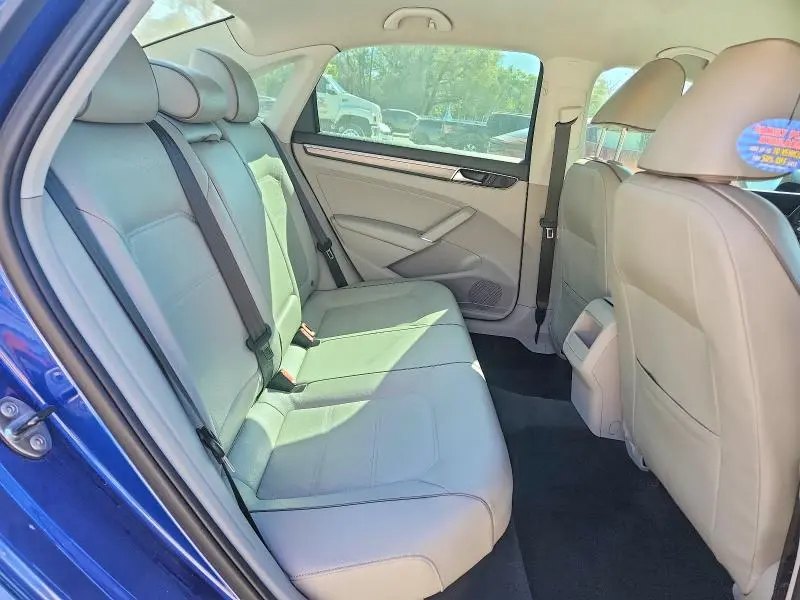 2017 VOLKSWAGEN PASSAT R-LINE  