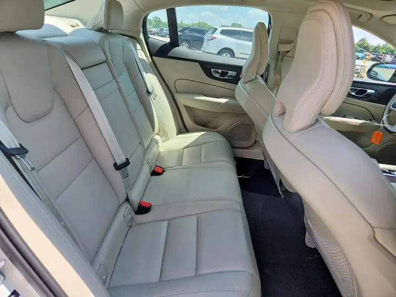 2021 VOLVO S60 T5 MOMENTUM  