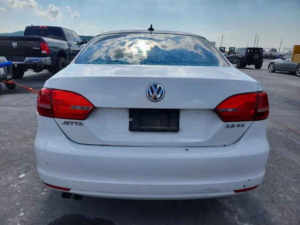 2012 VOLKSWAGEN JETTA SE  