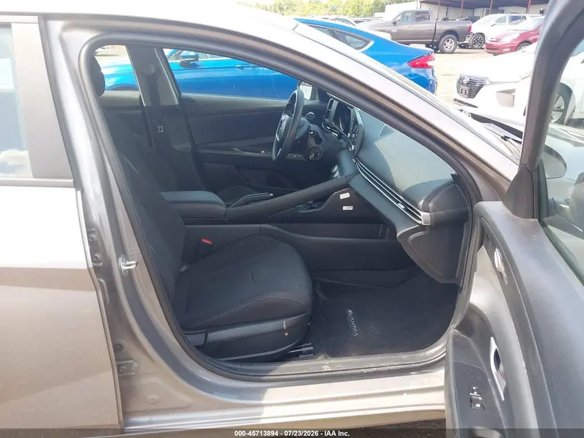 2023 HYUNDAI ELANTRA SE