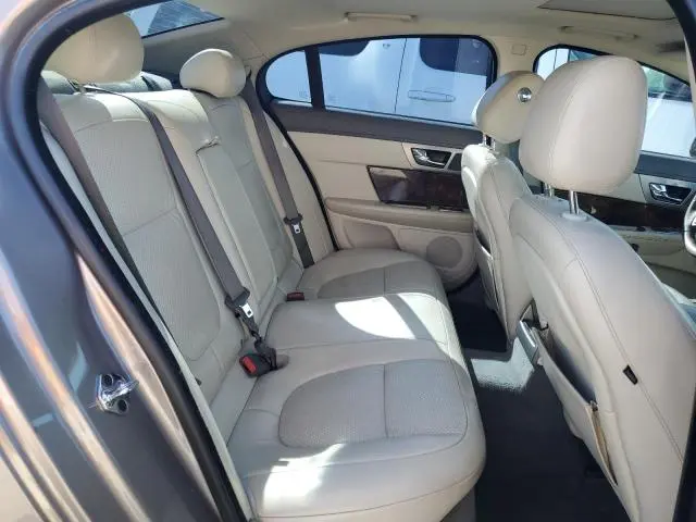 2010 JAGUAR XF PREMIUM  