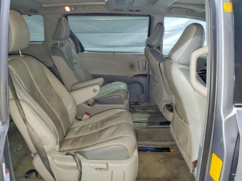 2012 TOYOTA SIENNA XLE  