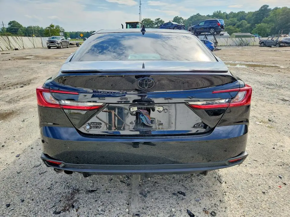 2025 TOYOTA CAMRY SE  