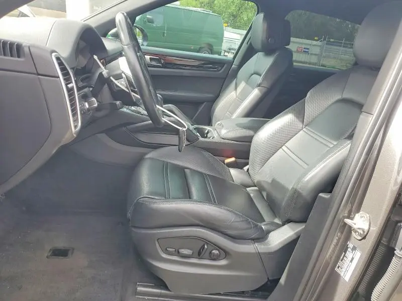 2022 PORSCHE CAYENNE   