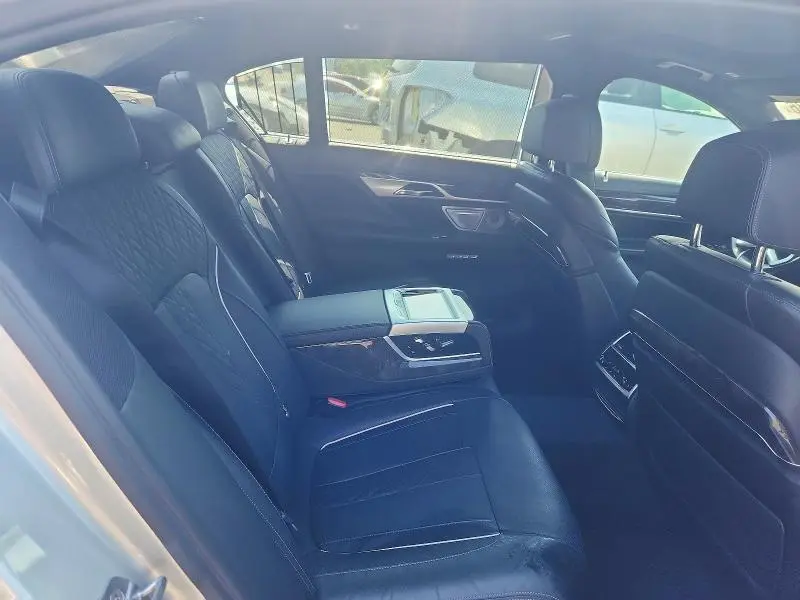 2017 BMW 750 XI  