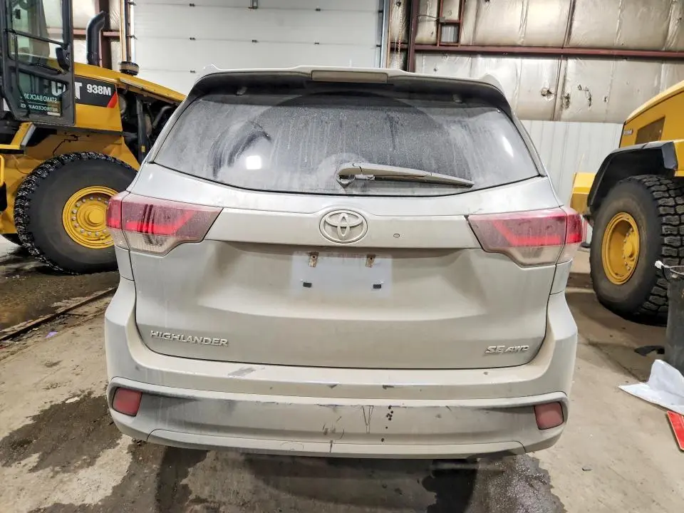 2019 TOYOTA HIGHLANDER SE  