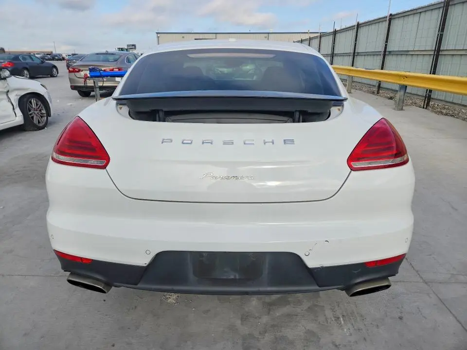 2016 PORSCHE PANAMERA 2  