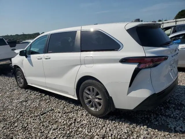 2022 TOYOTA SIENNA LE  