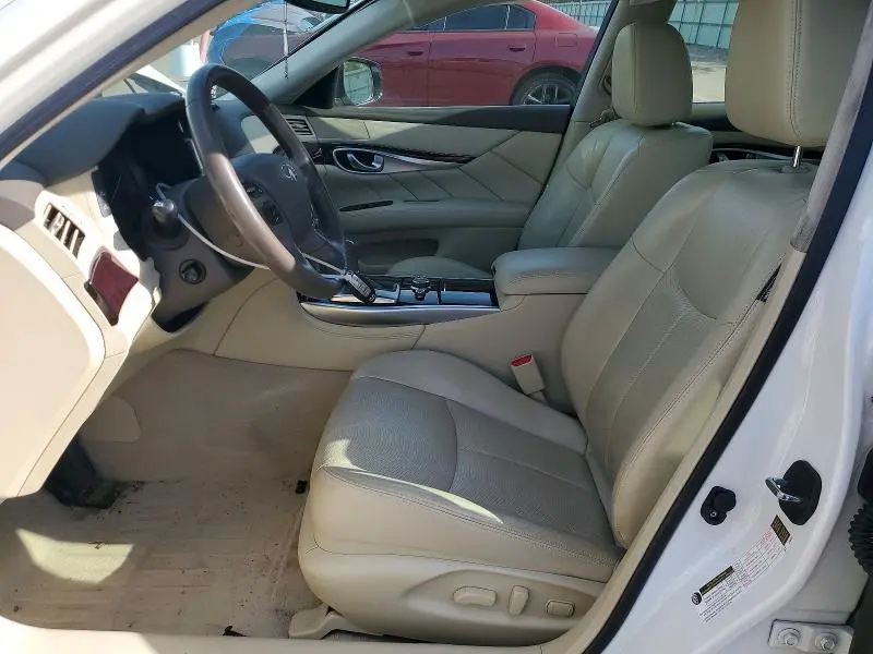 2017 INFINITI Q70L 3.7  