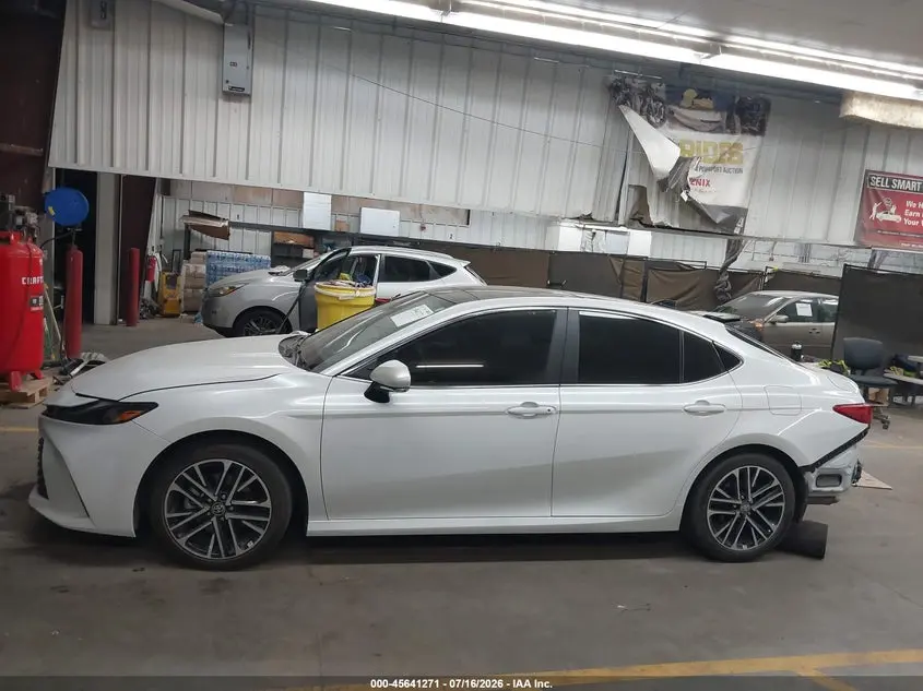 2025 TOYOTA CAMRY XLE
