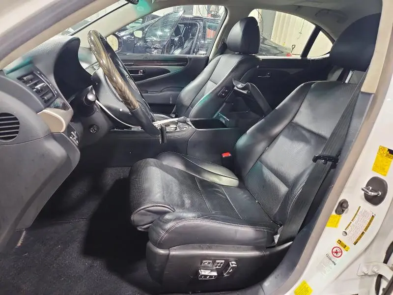 2013 LEXUS LS 460  