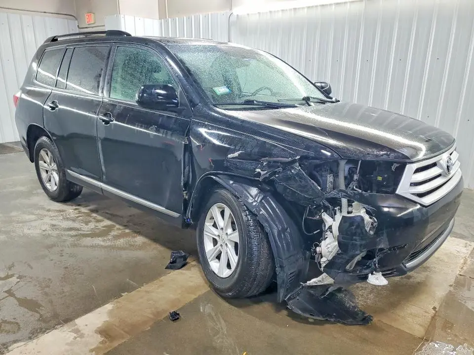 2012 TOYOTA HIGHLANDER SE  