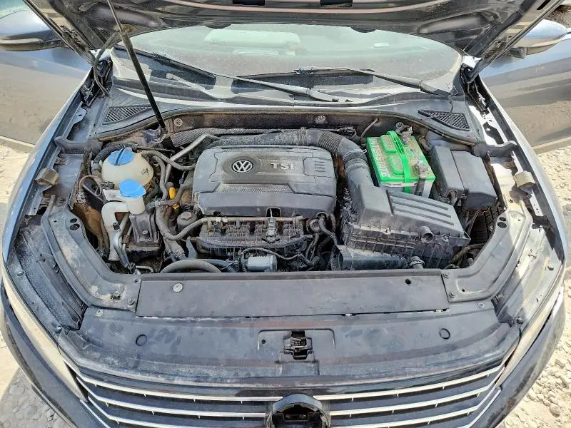 2017 VOLKSWAGEN PASSAT SE  
