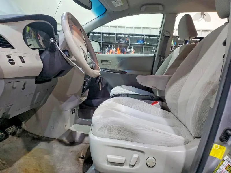 2012 TOYOTA SIENNA LE  