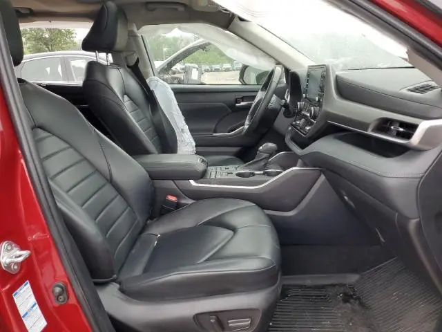 2022 TOYOTA HIGHLANDER XLE  