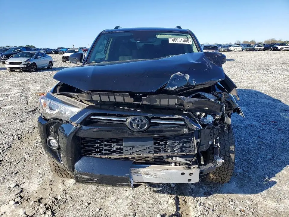 2022 TOYOTA 4RUNNER SR5  