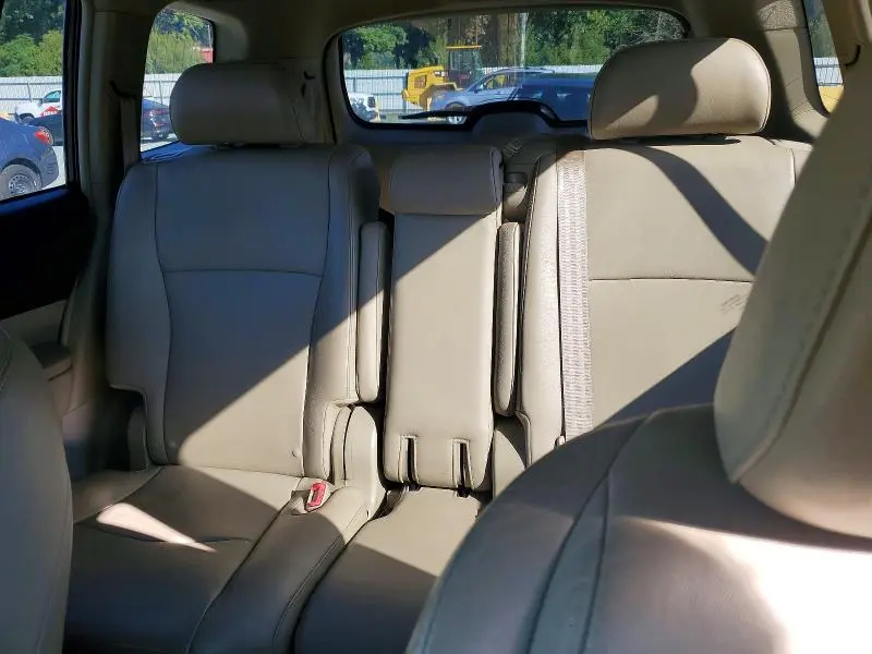 2013 TOYOTA HIGHLANDER SE  