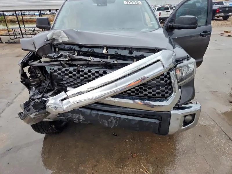 2018 TOYOTA TUNDRA DOUBLE CAB SR  