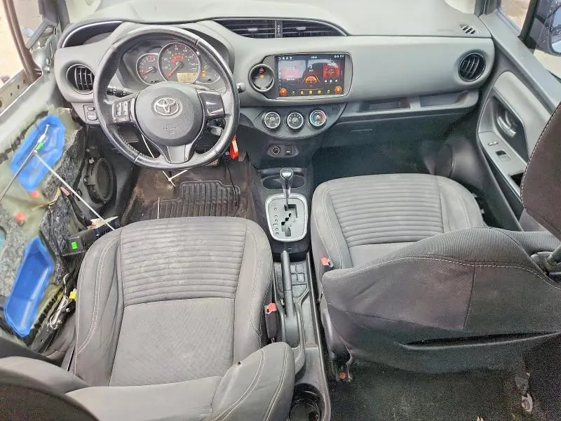 2015 TOYOTA YARIS 5-DOOR SE  
