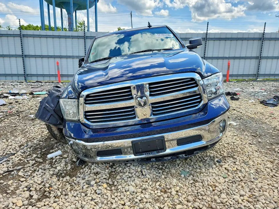 2017 RAM 1500 SLT  