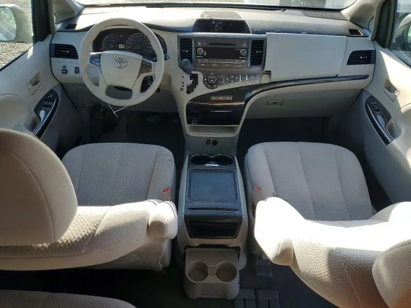 2013 TOYOTA SIENNA LE 8-PASSENGER  