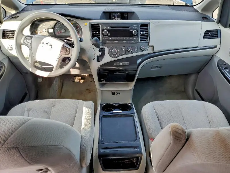 2011 TOYOTA SIENNA LE  