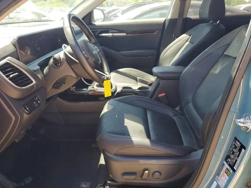 2025 KIA SELTOS EX  