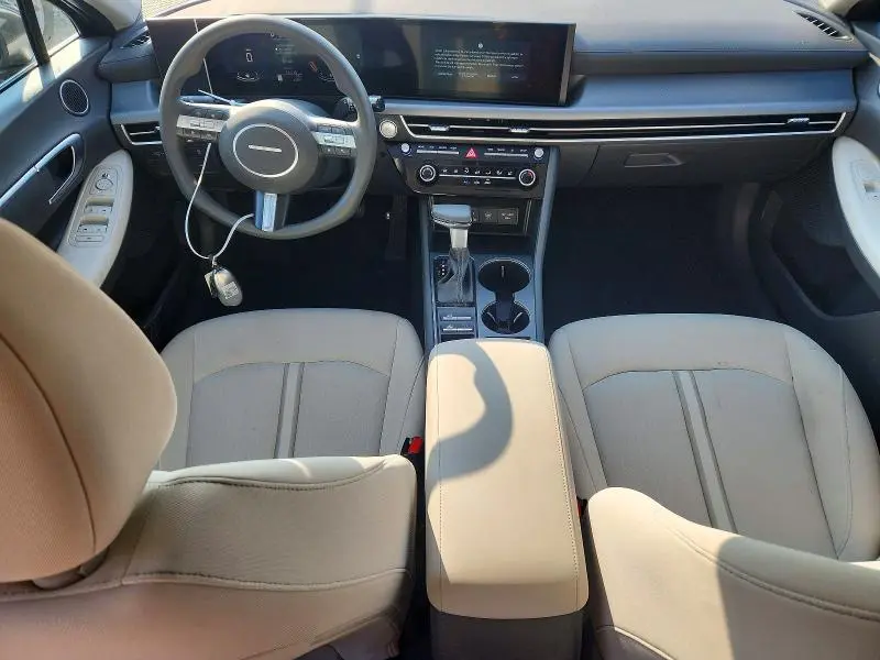 2025 HYUNDAI SONATA SE  
