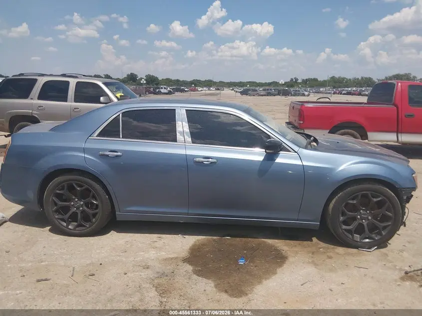 2011 CHRYSLER 300C  