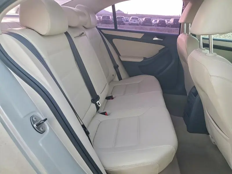 2011 VOLKSWAGEN JETTA SE  