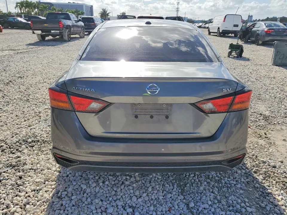 2022 NISSAN ALTIMA SV  
