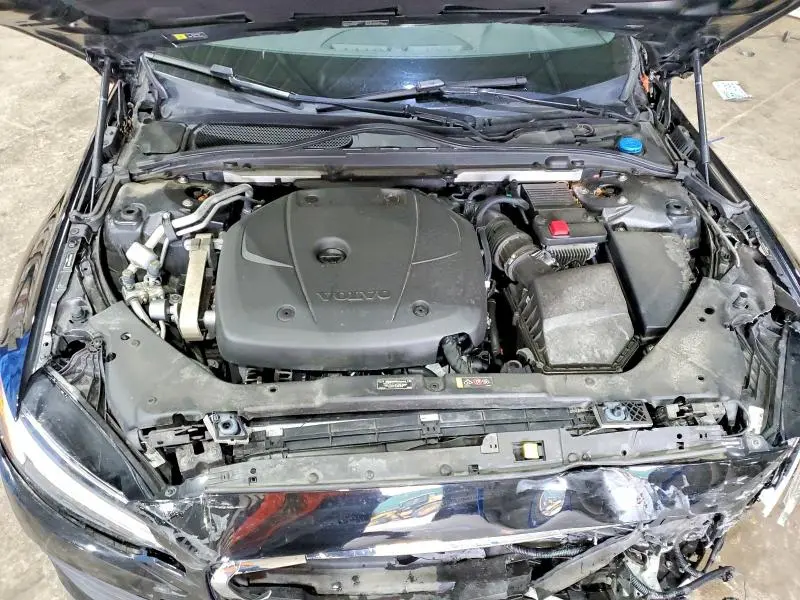 2020 VOLVO S60 T6 MOMENTUM  