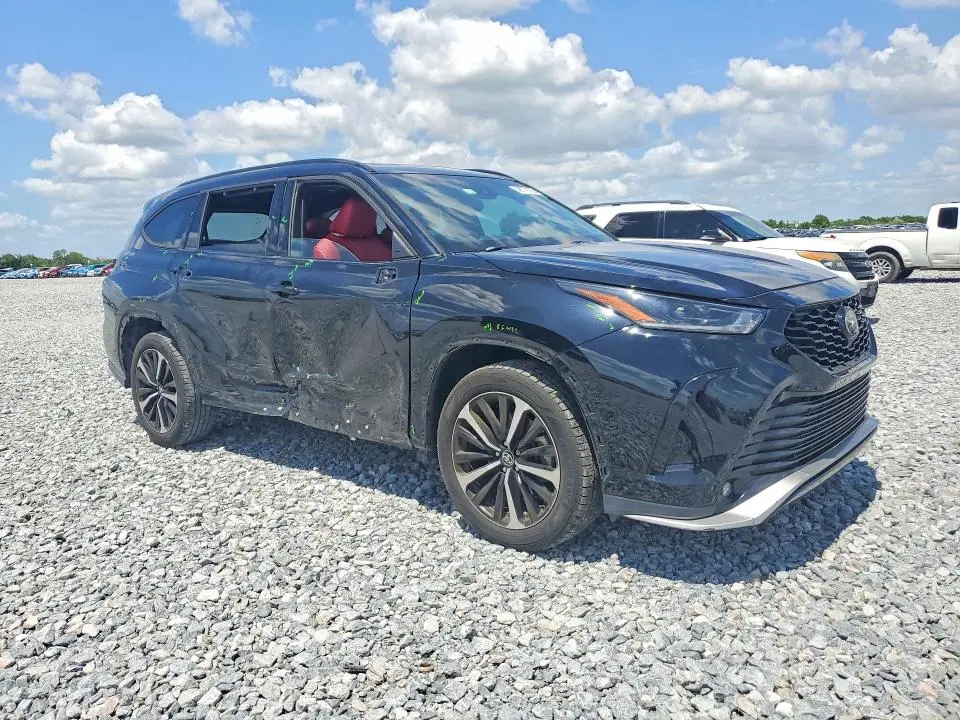 2021 TOYOTA HIGHLANDER XSE  