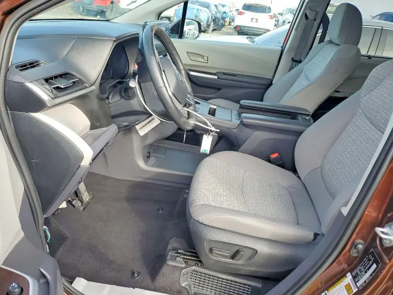 2022 TOYOTA SIENNA LE  