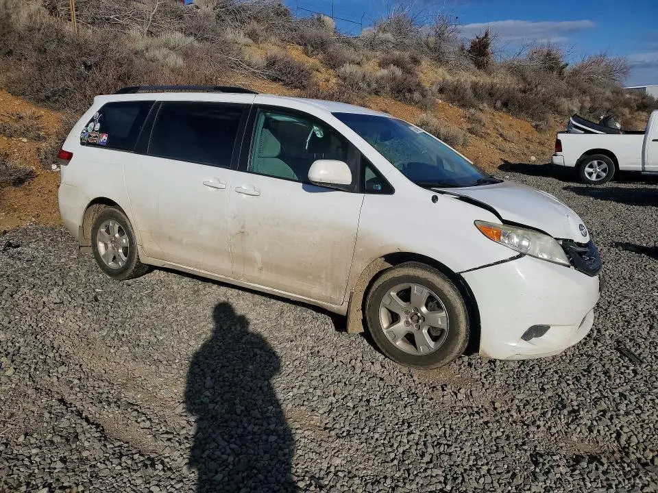 2012 TOYOTA SIENNA   