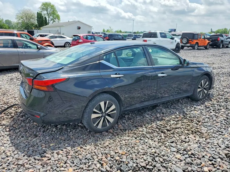 2021 NISSAN ALTIMA SV  