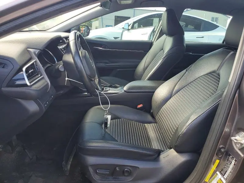 2018 TOYOTA CAMRY SE  