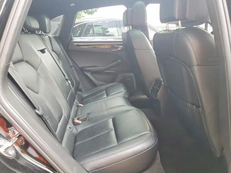 2017 PORSCHE MACAN   