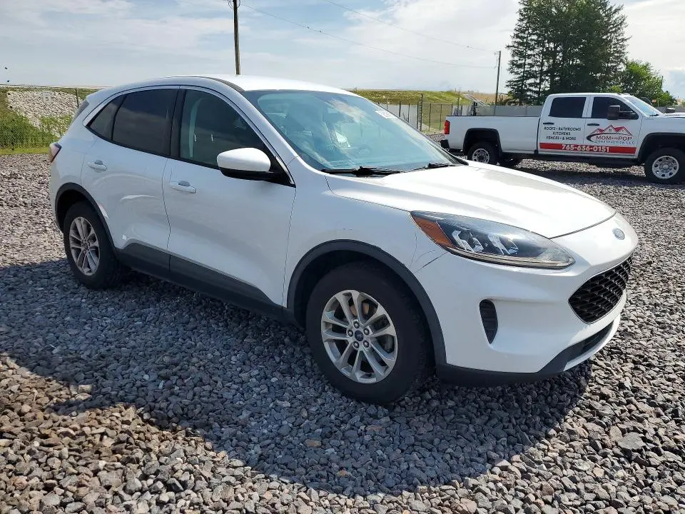 2021 FORD ESCAPE SE  