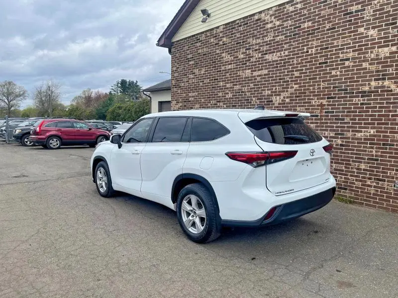 2023 TOYOTA HIGHLANDER LE  