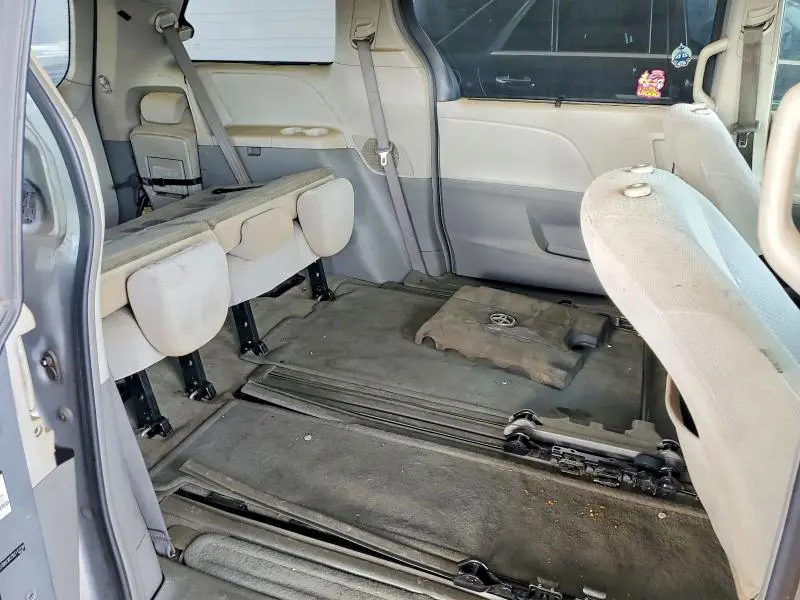 2011 TOYOTA SIENNA LE 8-PASSENGER  